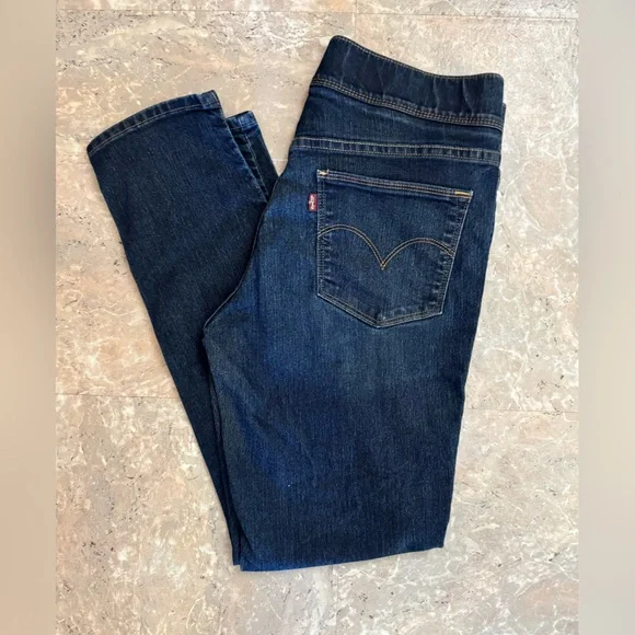 👖 Levi’s Totally Shaping Pullon Jeans. Straight legs. Dark Rinse. Size 8 worn 1x - Picture 2 of 8